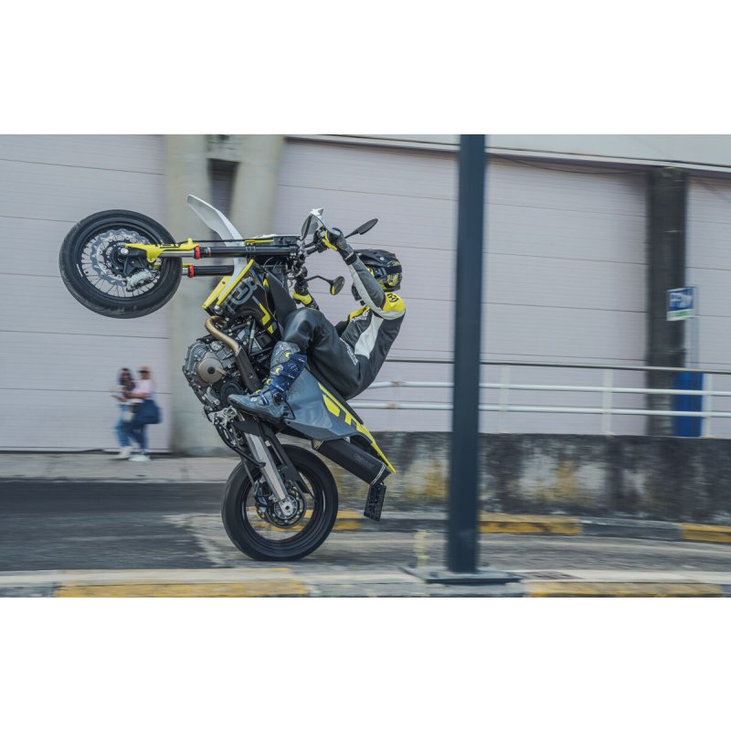 701 Supermoto - 11