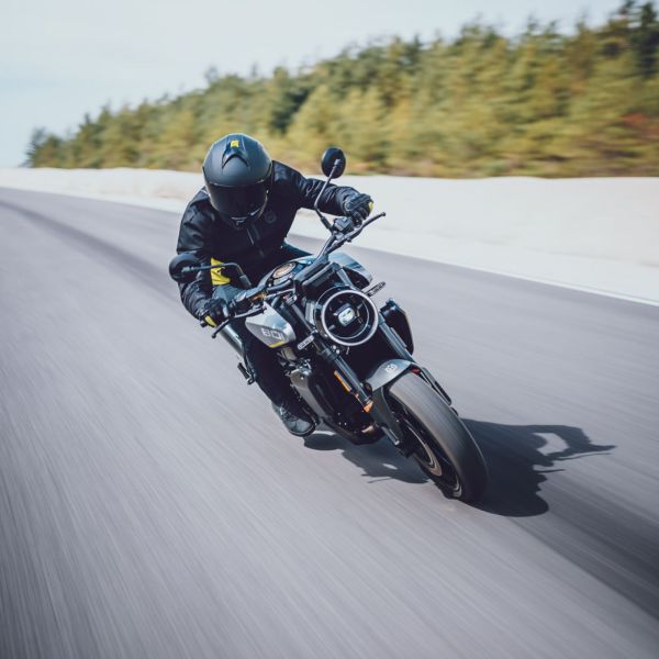 Režim Anti-Wheelie Husqvarna Vitpilen 801 2025