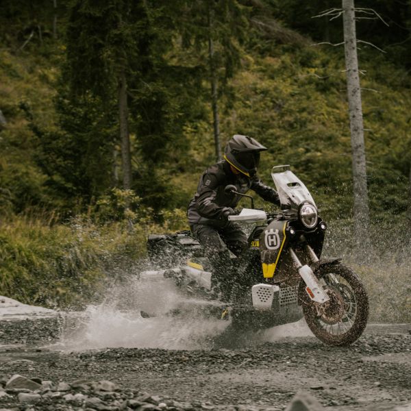 Objavovanie terénu Husqvarna Norden 901 Expedition 2025